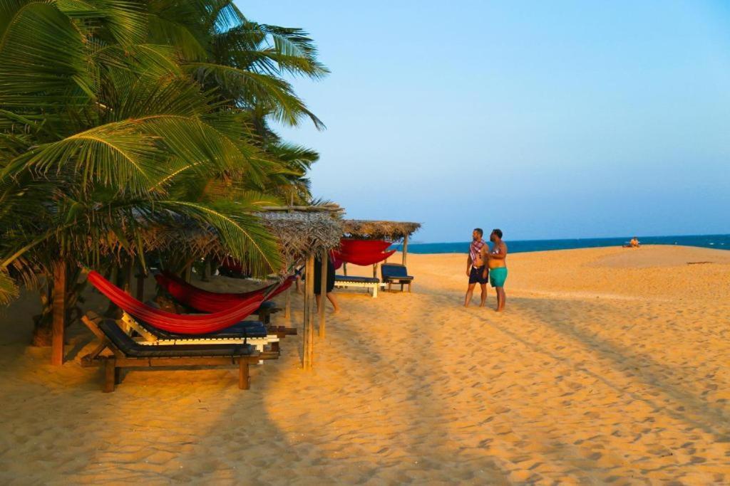 Marakolliya Beach Resort Tangalle Exterior foto